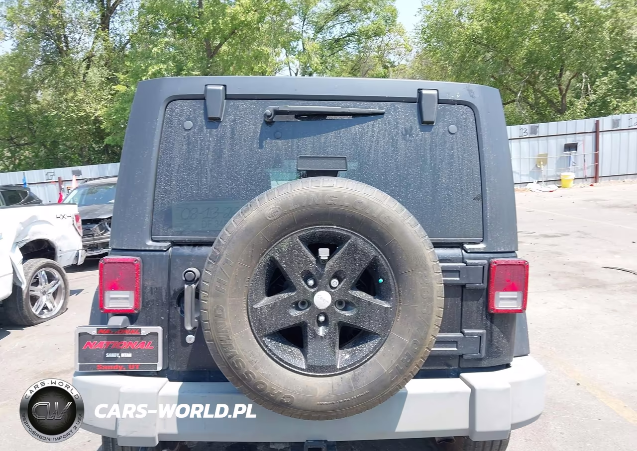 2014 Jeep Wrangler Unlimited Sport VIN:1C4BJWDG9EL313960 - 16