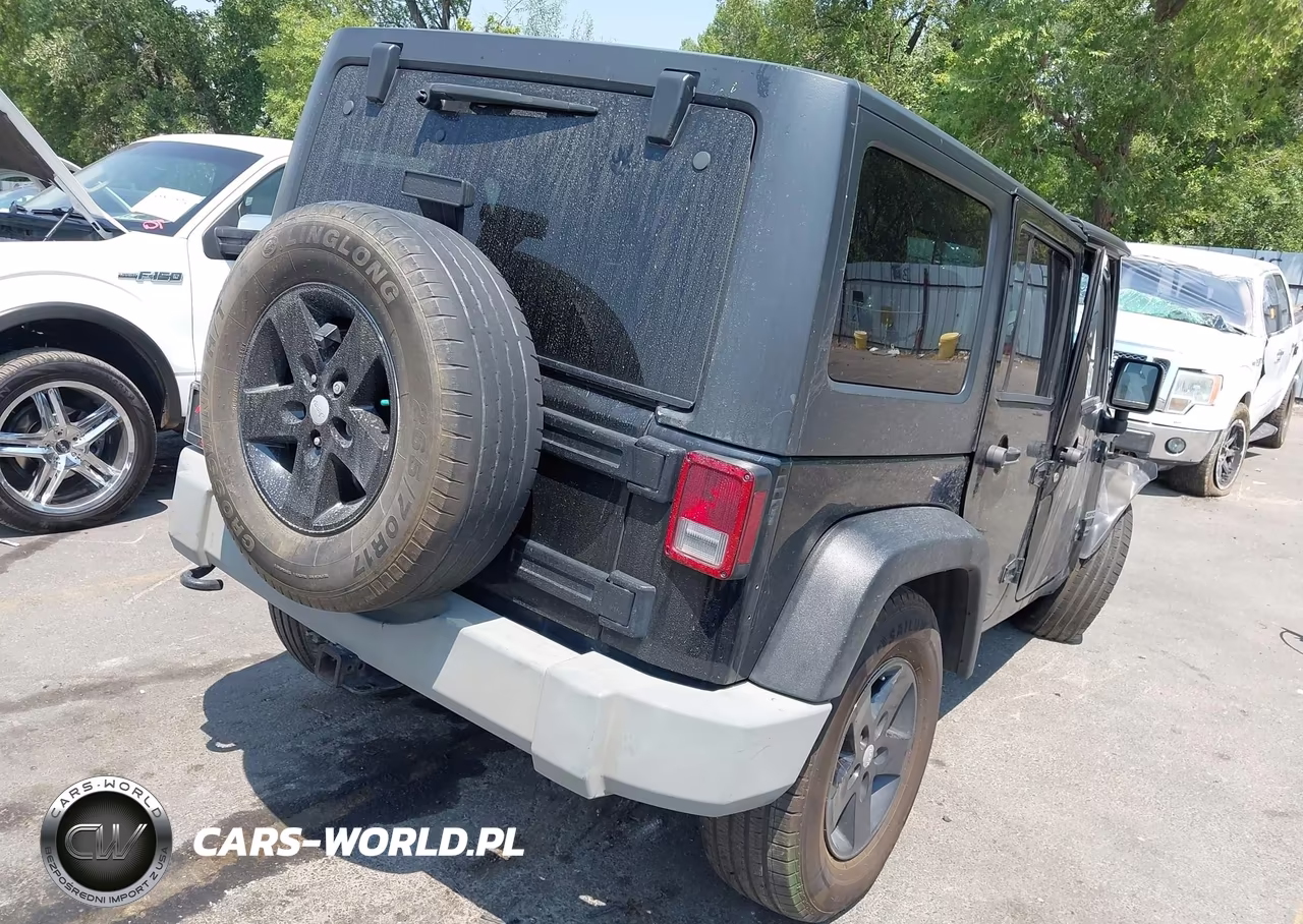 2014 Jeep Wrangler Unlimited Sport VIN:1C4BJWDG9EL313960 - 4