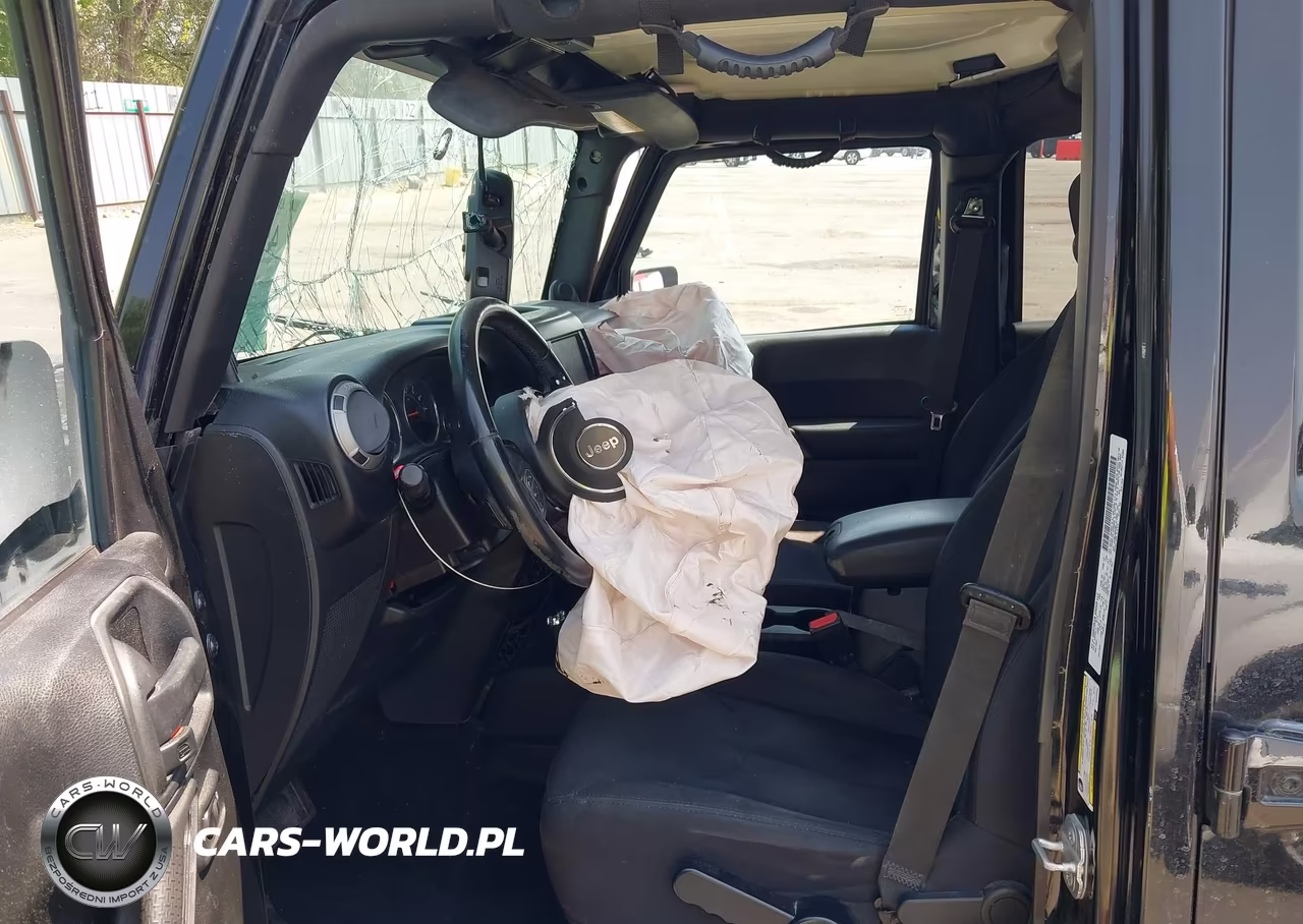 2014 Jeep Wrangler Unlimited Sport VIN:1C4BJWDG9EL313960 - 5