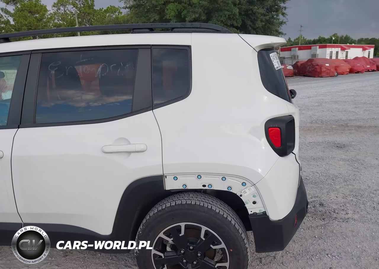 2023 Jeep Renegade Upland 4X4 VIN:ZACNJDB14PPP71188 - 17