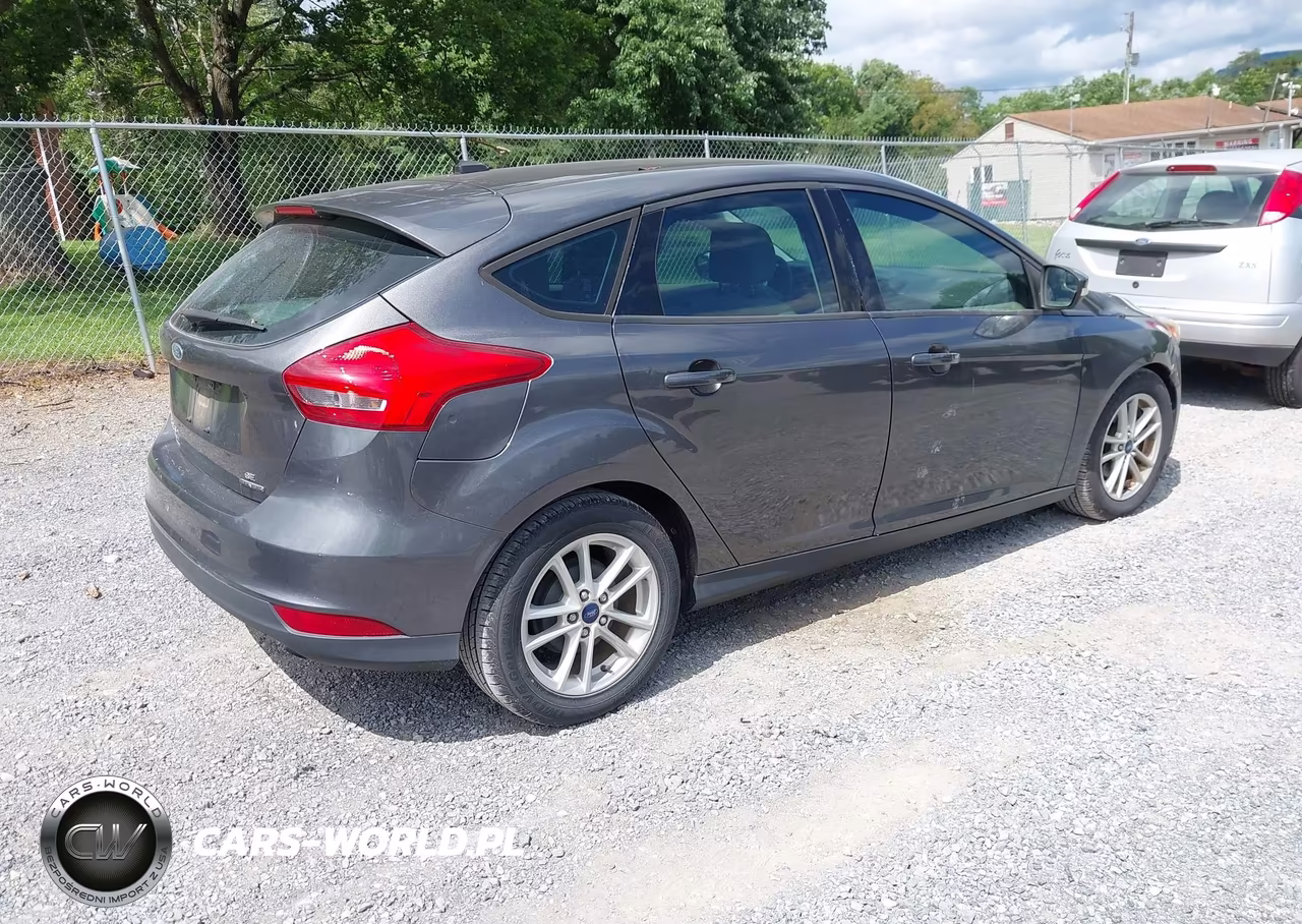 2015 Ford Focus Se VIN:1FADP3K21FL238417 - 4