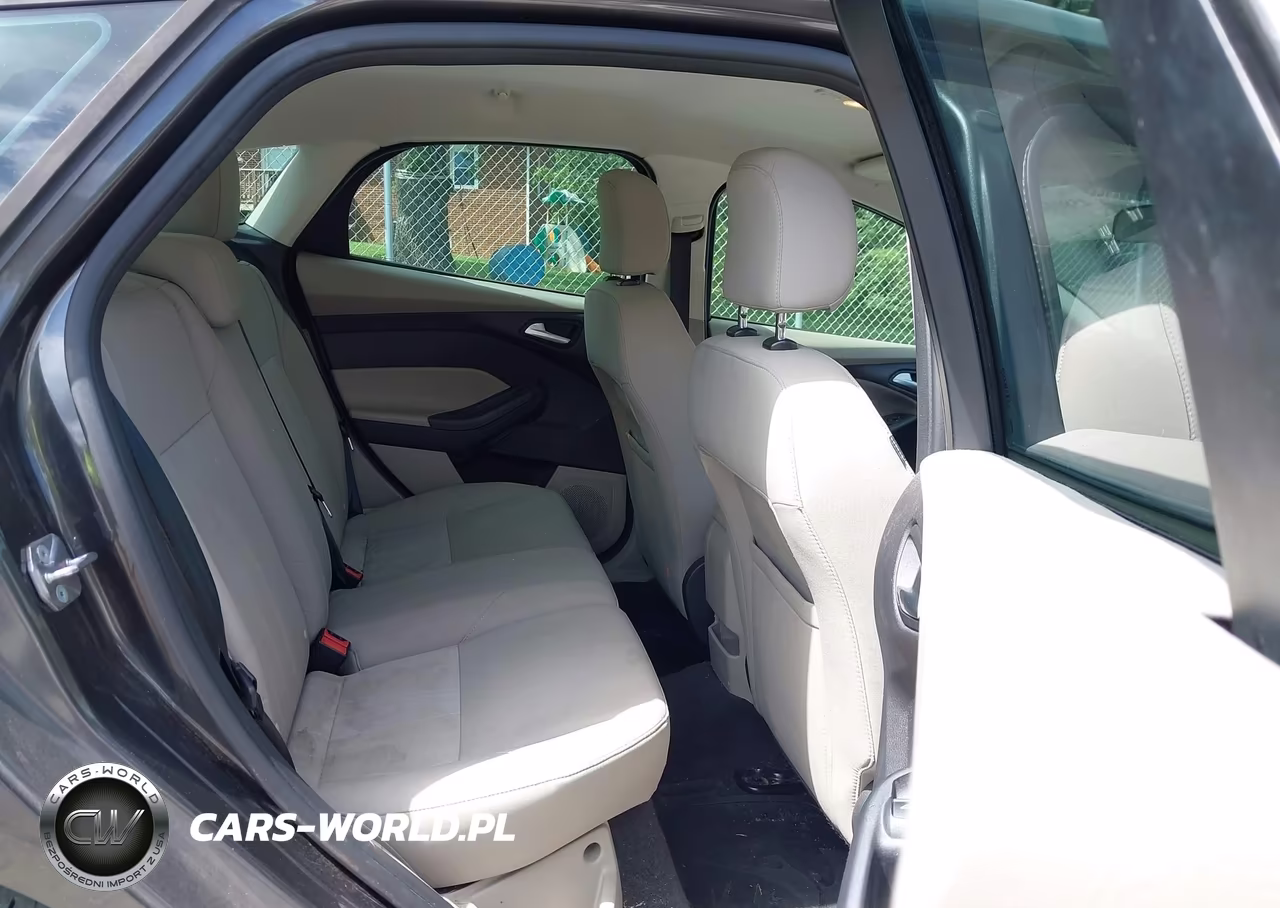2015 Ford Focus Se VIN:1FADP3K21FL238417 - 8