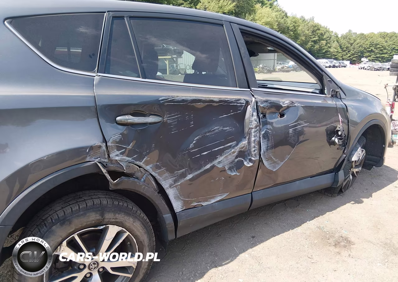 2018 Toyota Rav4 Xle VIN:2T3RFREV0JW790198 - 6