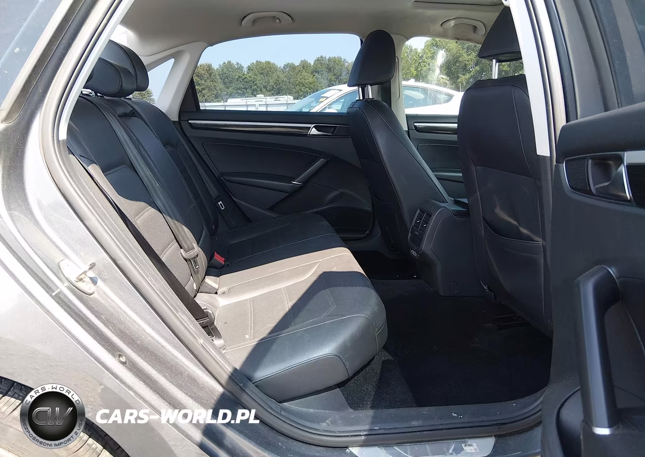 2019 Volkswagen Passat 2.0T Se R-Line VIN:1VWMA7A37KC009017 - 8