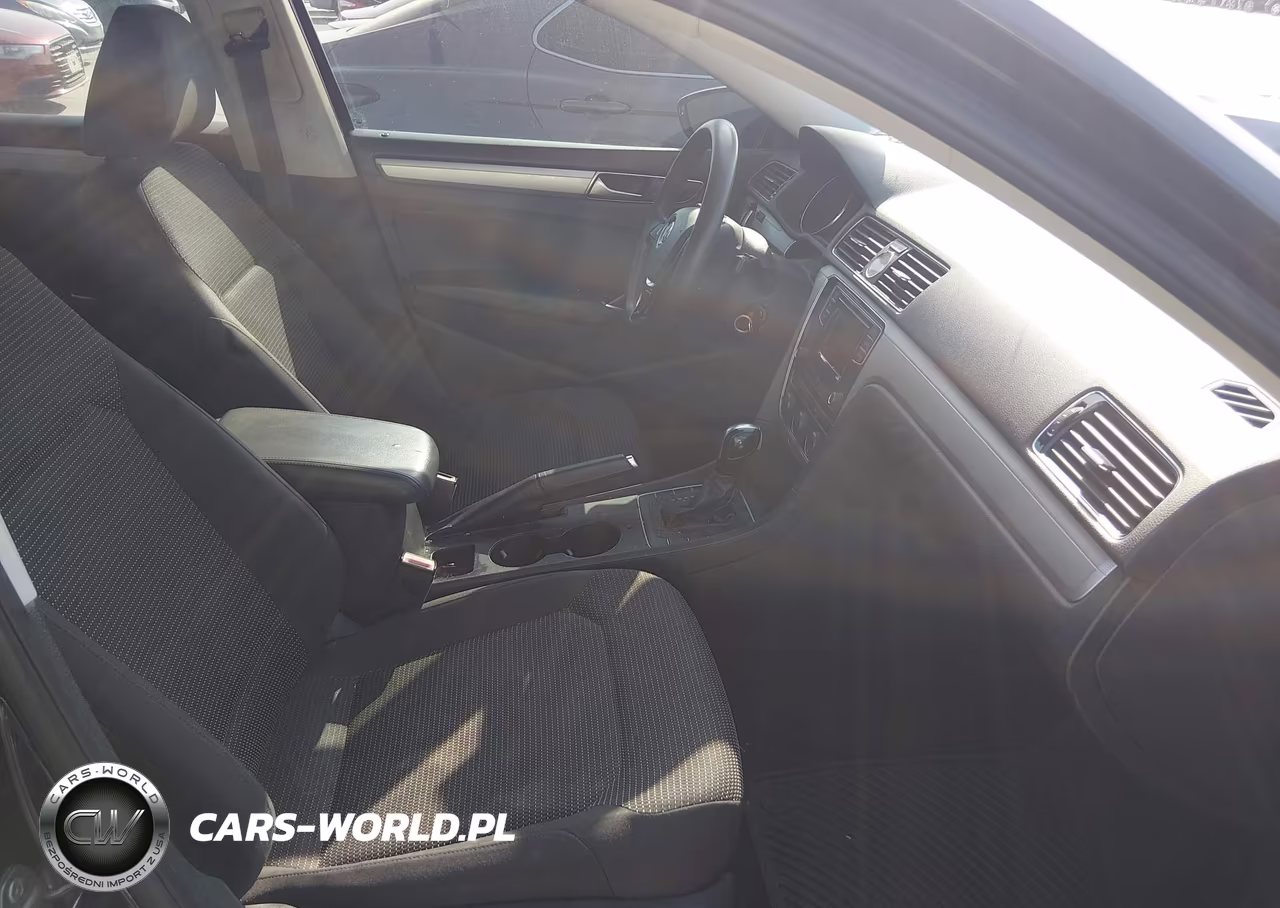 2016 Volkswagen Passat 1.8T S VIN:1VWAS7A34GC035131 - 5
