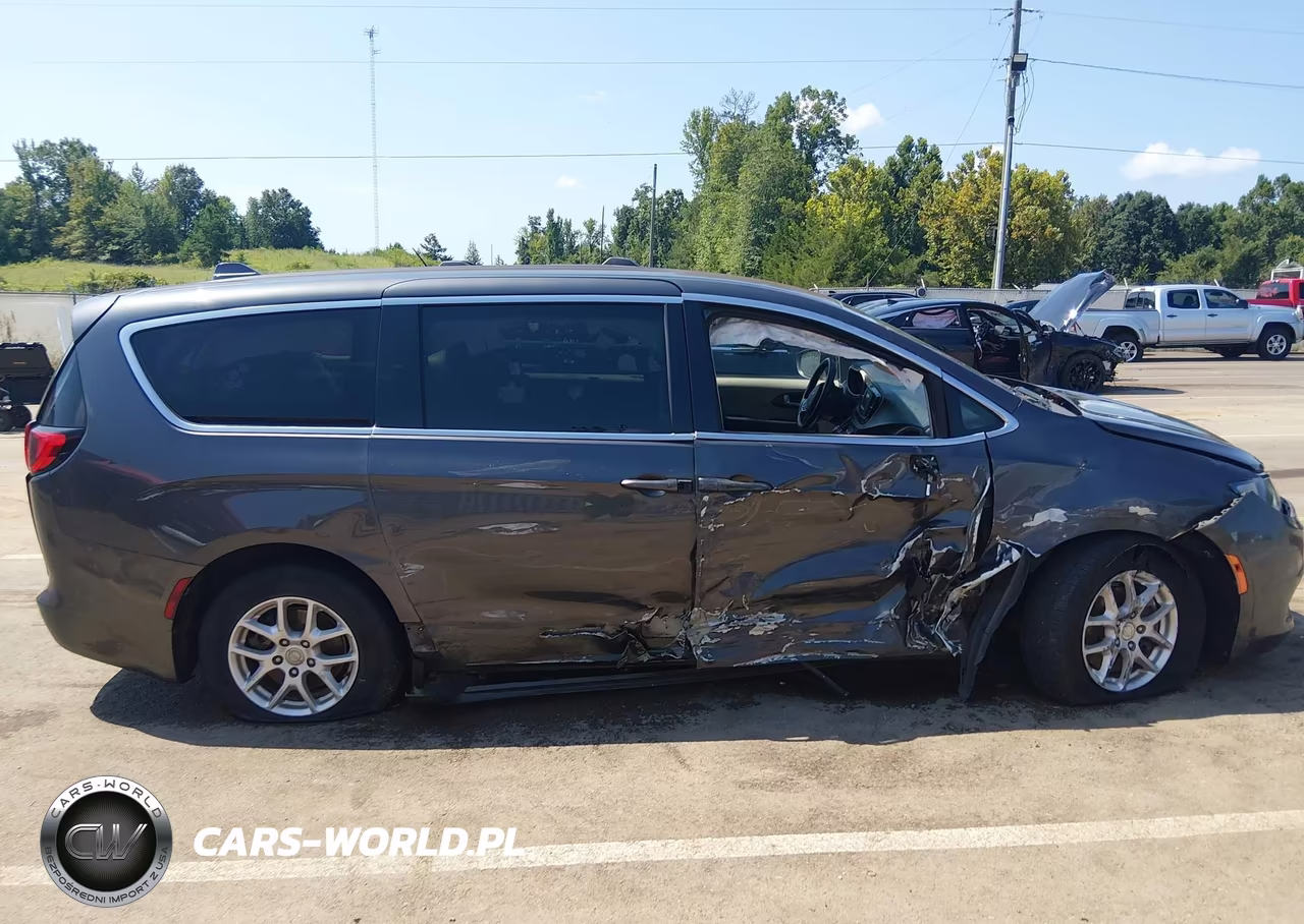 2017 Chrysler Pacifica Touring VIN:2C4RC1DG0HR759227 - 14
