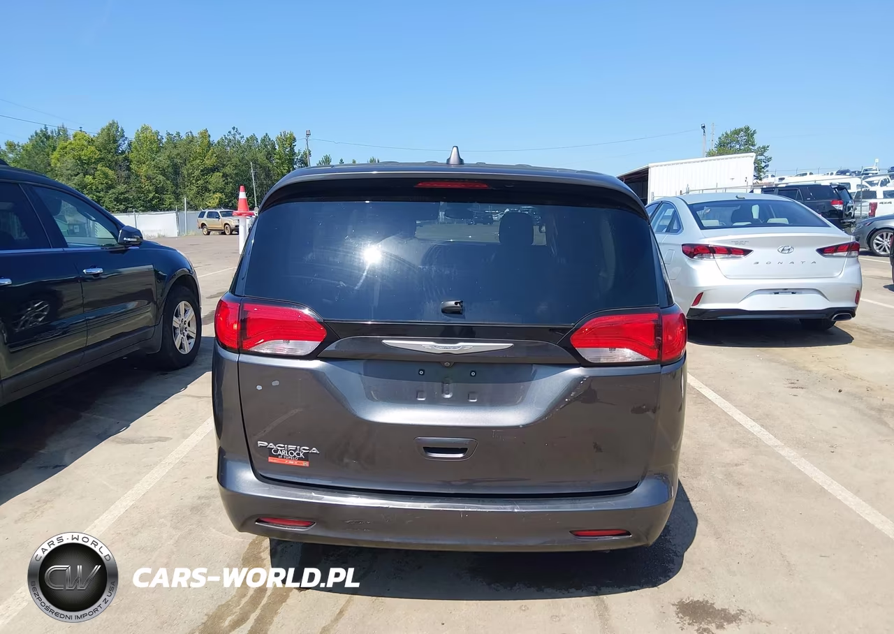 2017 Chrysler Pacifica Touring VIN:2C4RC1DG0HR759227 - 17