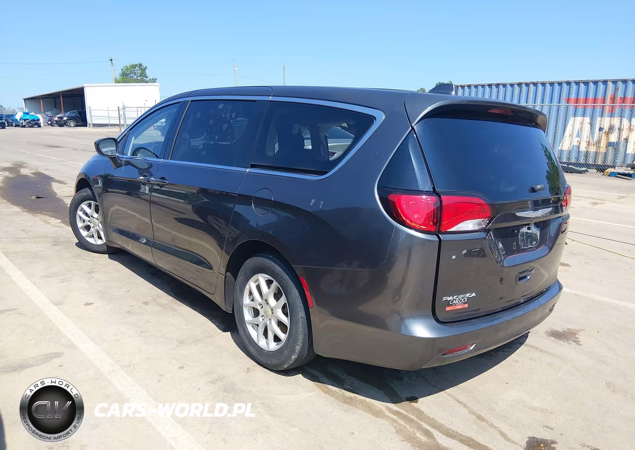2017 Chrysler Pacifica Touring VIN:2C4RC1DG0HR759227 - 3