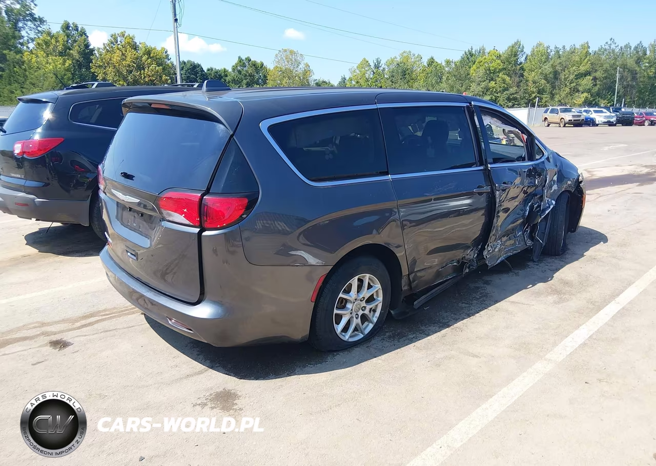 2017 Chrysler Pacifica Touring VIN:2C4RC1DG0HR759227 - 4
