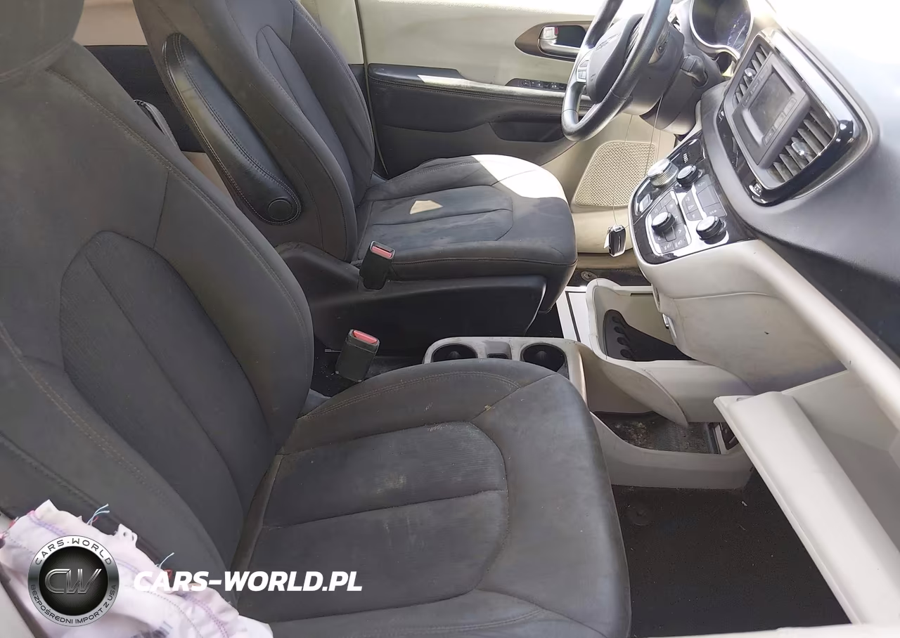 2017 Chrysler Pacifica Touring VIN:2C4RC1DG0HR759227 - 5