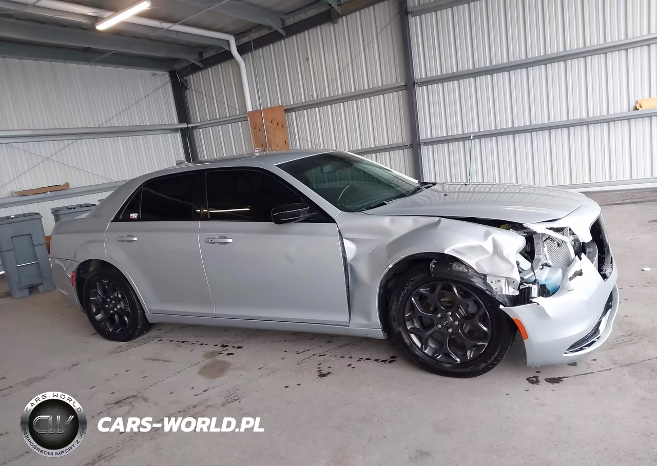 2019 Chrysler 300 Touring VIN:2C3CCARG4KH602509 - 13