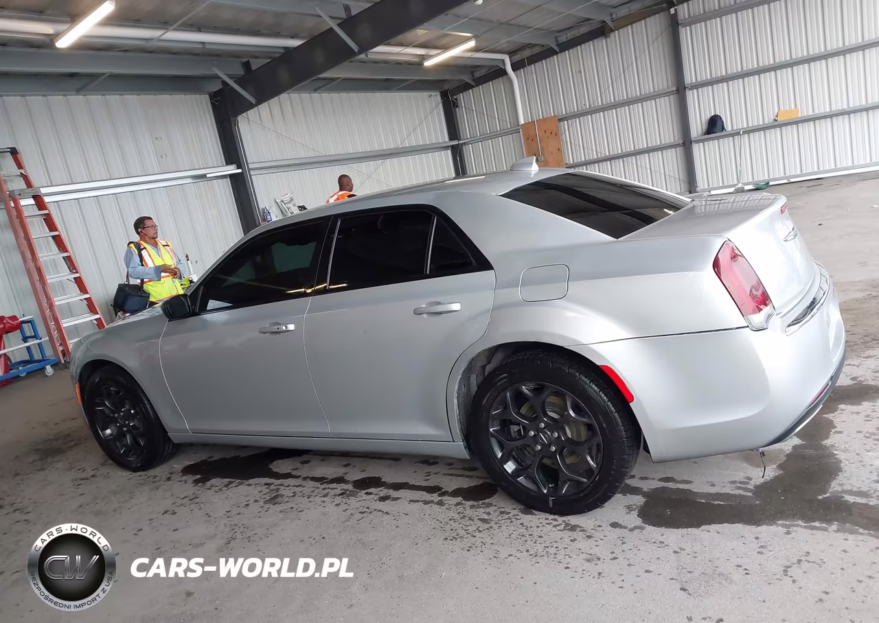2019 Chrysler 300 Touring VIN:2C3CCARG4KH602509 - 14