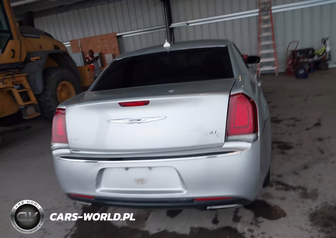 2019 Chrysler 300 Touring VIN:2C3CCARG4KH602509 - 16