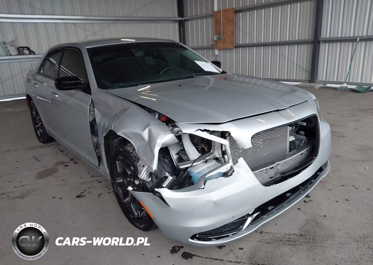 2019 Chrysler 300 Touring VIN:2C3CCARG4KH602509 - 6