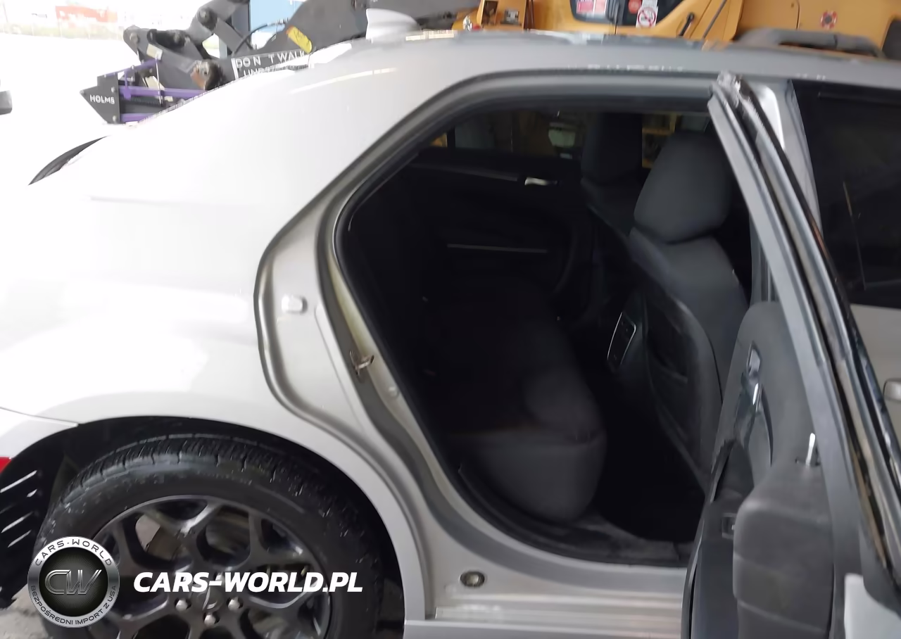 2019 Chrysler 300 Touring VIN:2C3CCARG4KH602509 - 8