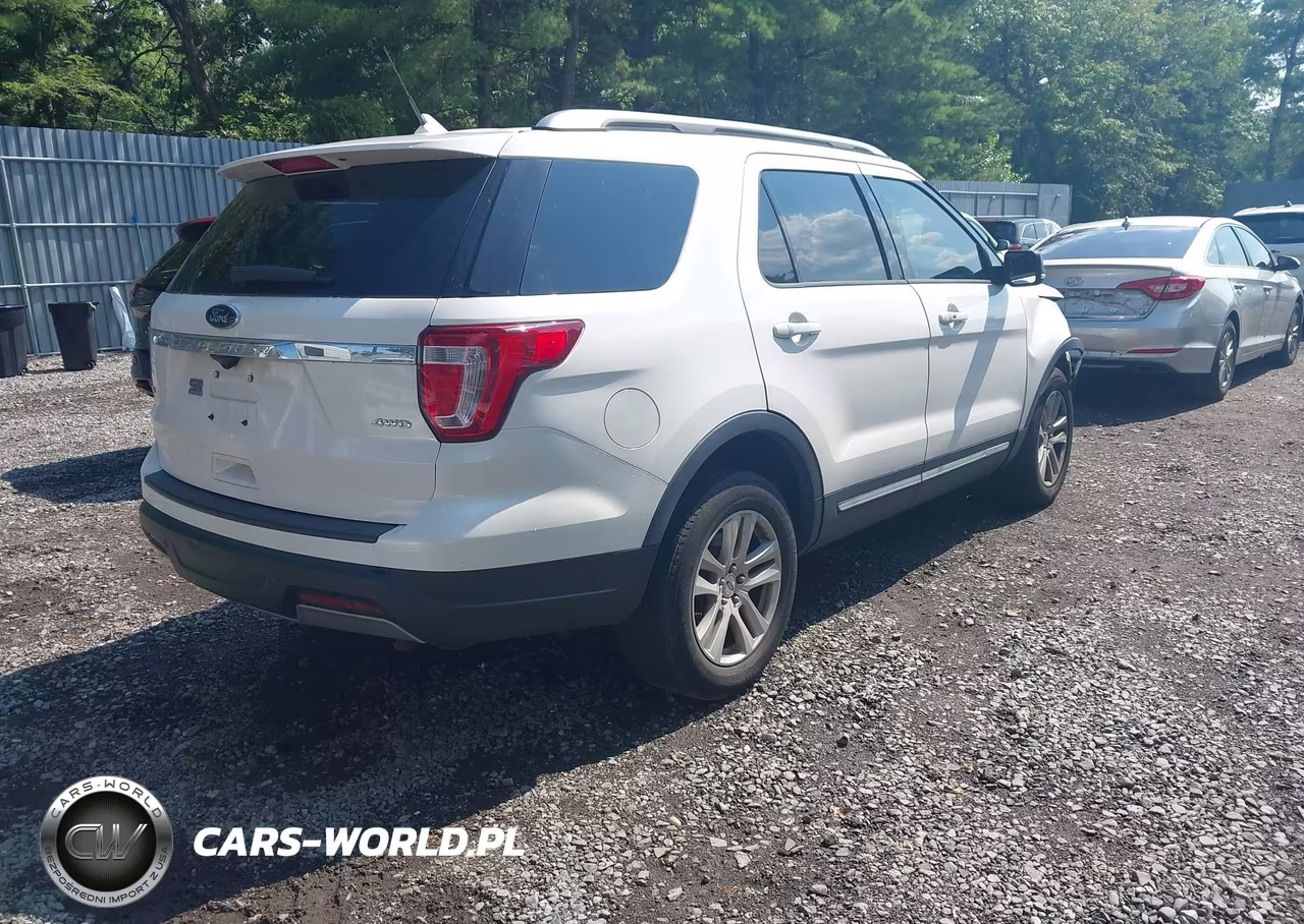 2019 Ford Explorer Xlt VIN:1FM5K8D88KGB00688 - 4