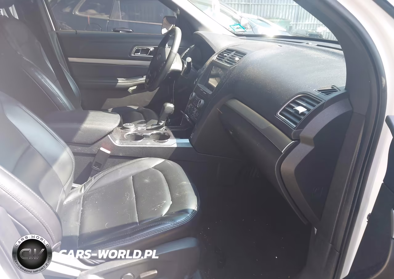 2019 Ford Explorer Xlt VIN:1FM5K8D88KGB00688 - 5