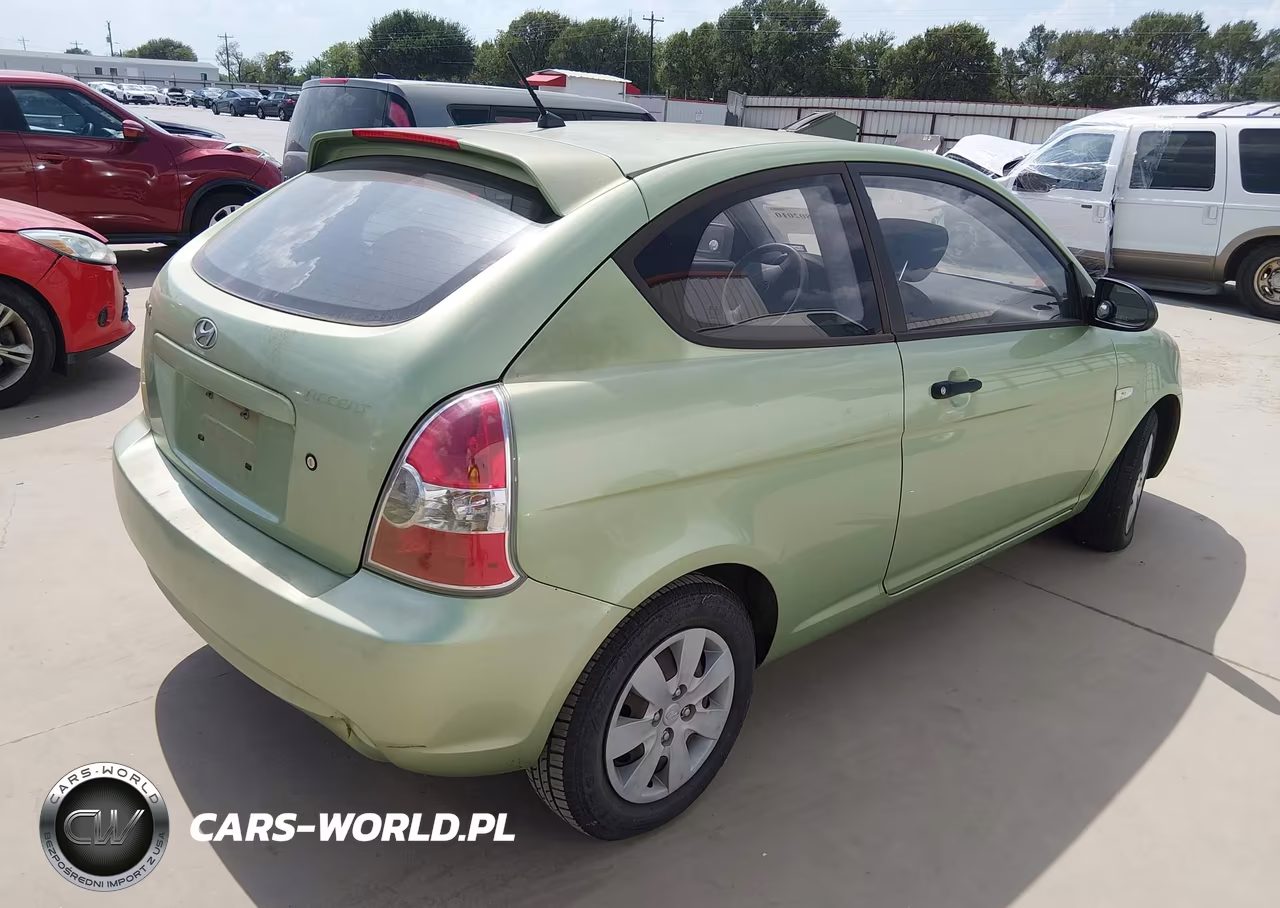 2008 Hyundai Accent Gs VIN:KMHCM36CX8U073297 - 4