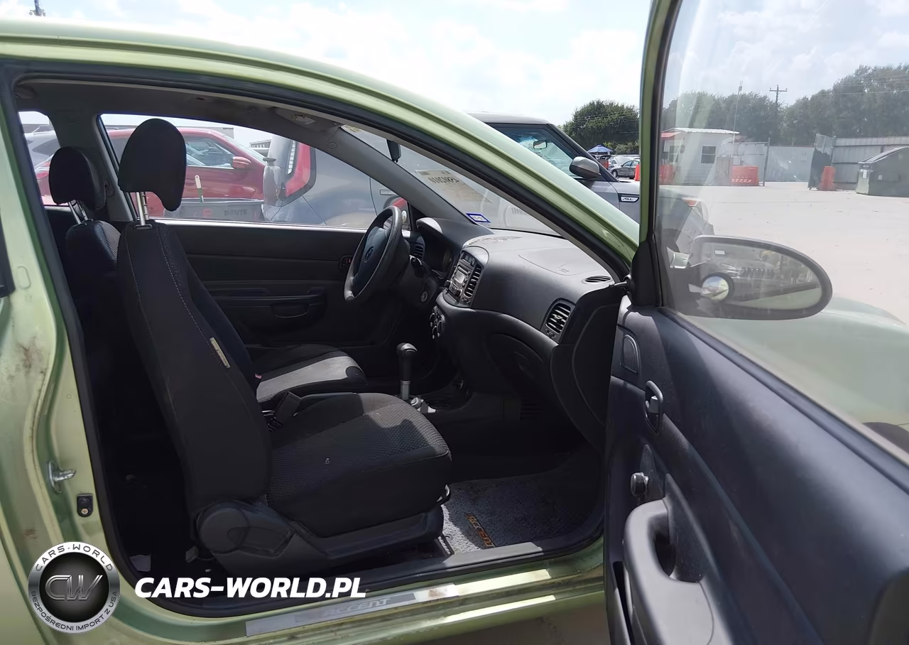 2008 Hyundai Accent Gs VIN:KMHCM36CX8U073297 - 5