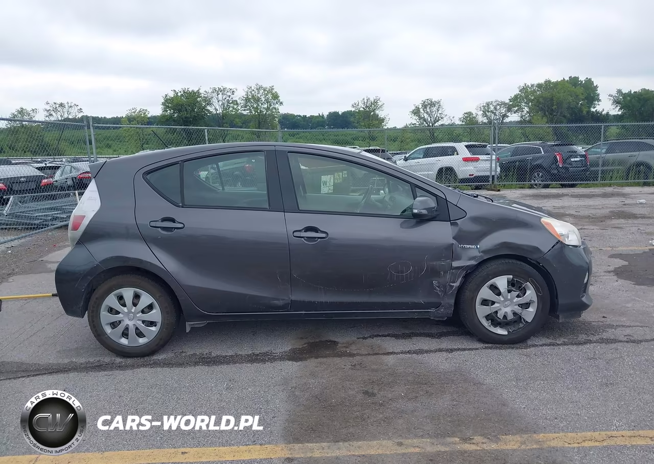 2013 Toyota Prius C Two VIN:JTDKDTB30D1054954 - 13