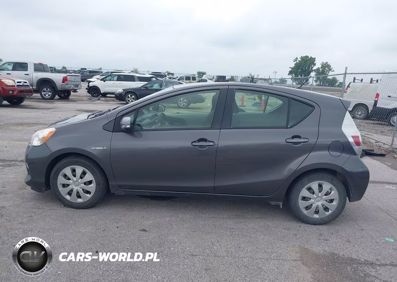 2013 Toyota Prius C Two VIN:JTDKDTB30D1054954 - 14