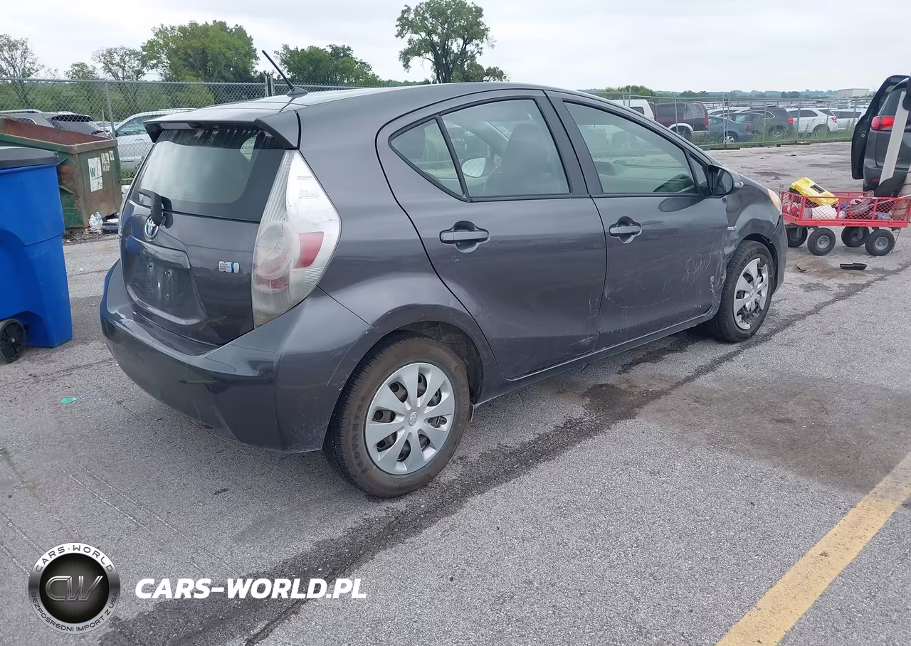 2013 Toyota Prius C Two VIN:JTDKDTB30D1054954 - 4