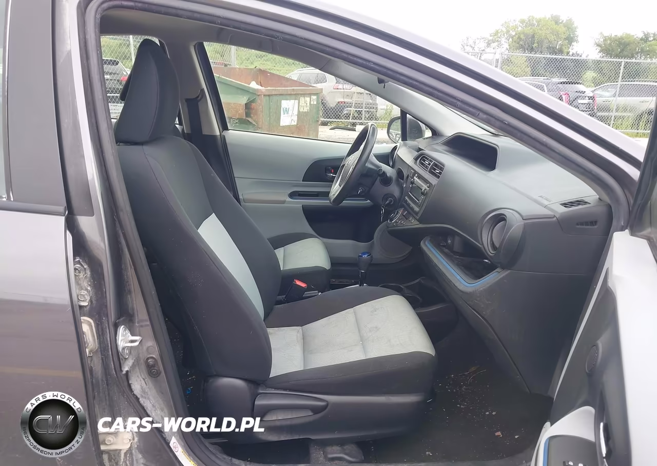 2013 Toyota Prius C Two VIN:JTDKDTB30D1054954 - 5
