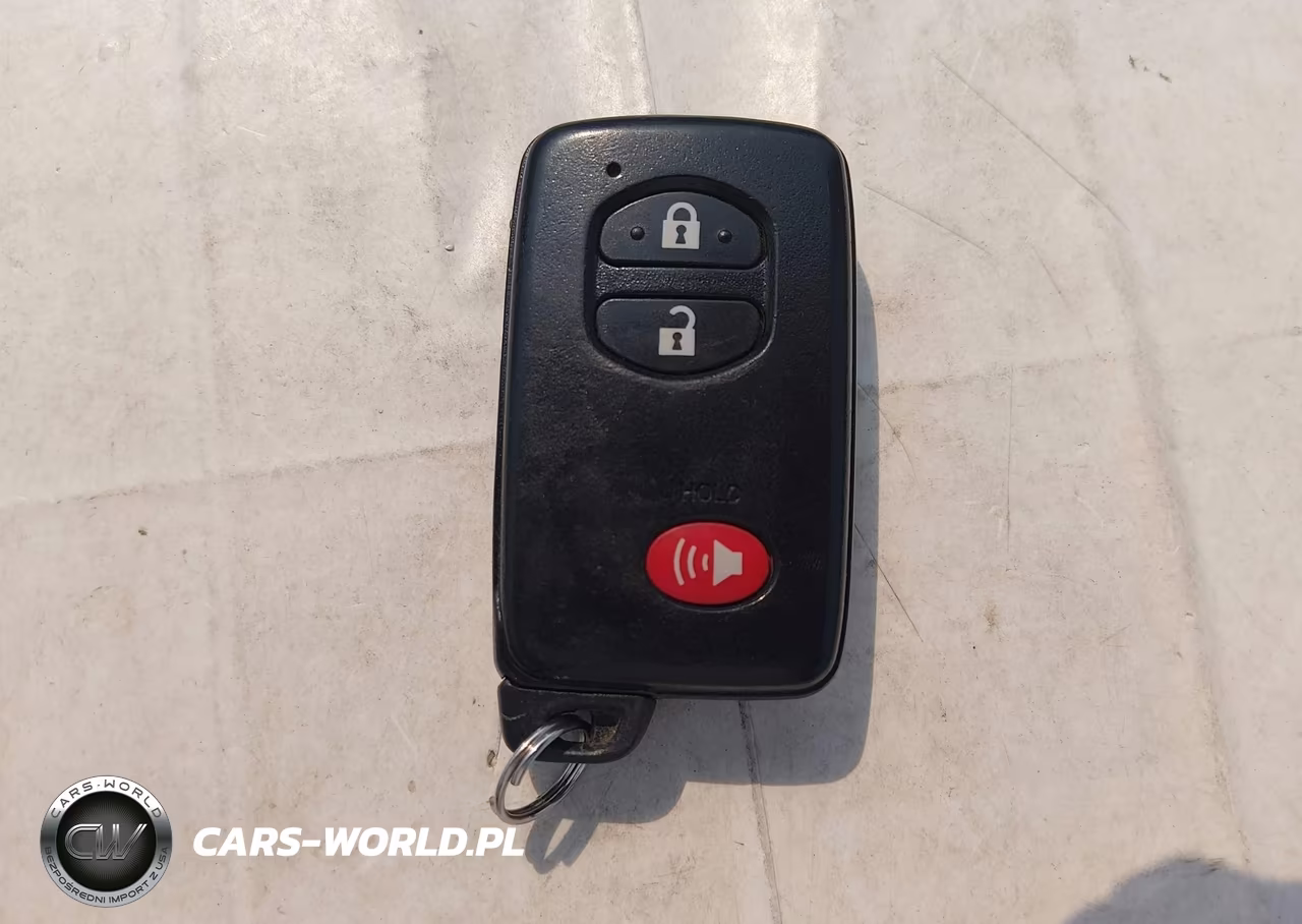 2015 Toyota Prius Two VIN:JTDKN3DU1F0467722 - 11