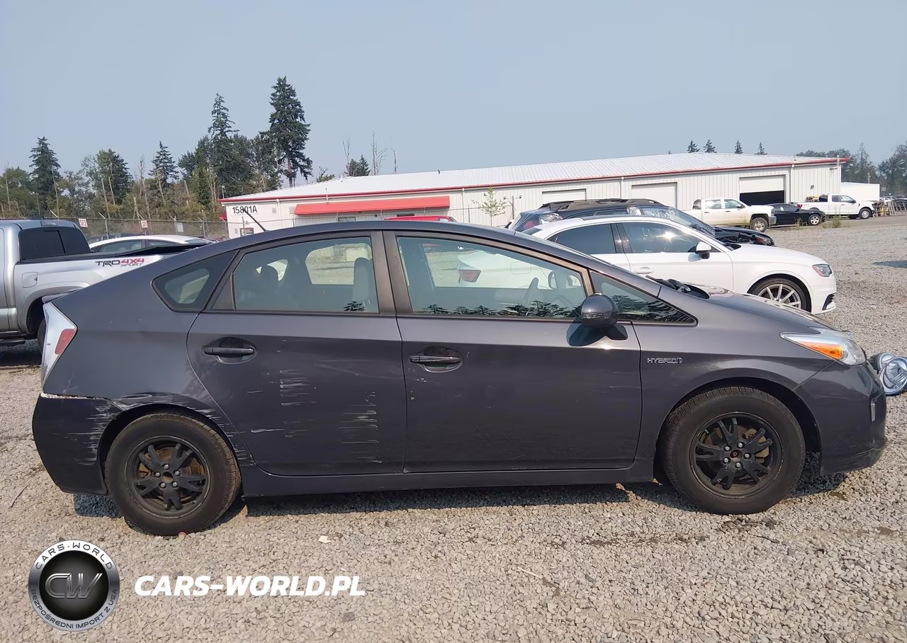 2015 Toyota Prius Two VIN:JTDKN3DU1F0467722 - 13
