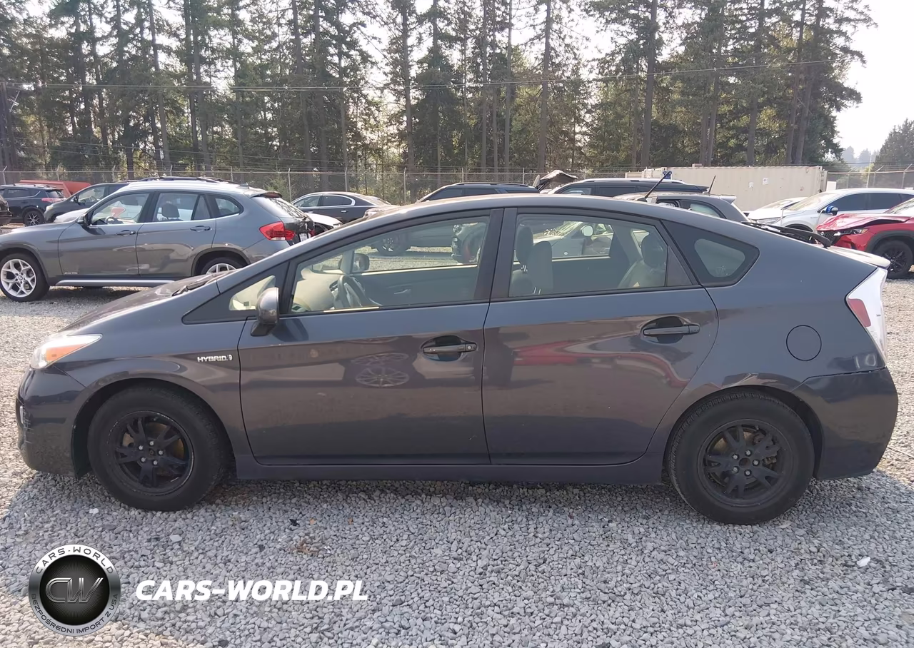 2015 Toyota Prius Two VIN:JTDKN3DU1F0467722 - 14