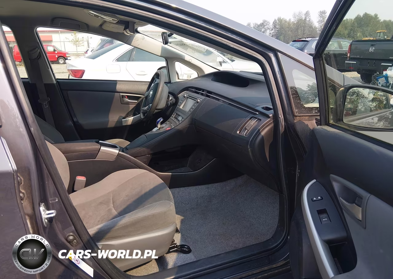 2015 Toyota Prius Two VIN:JTDKN3DU1F0467722 - 17