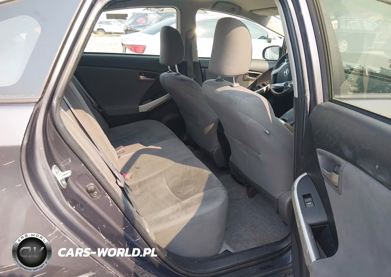 2015 Toyota Prius Two VIN:JTDKN3DU1F0467722 - 18