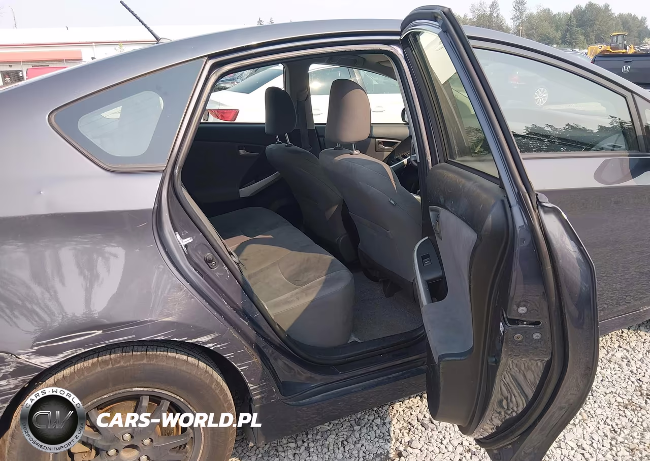 2015 Toyota Prius Two VIN:JTDKN3DU1F0467722 - 8