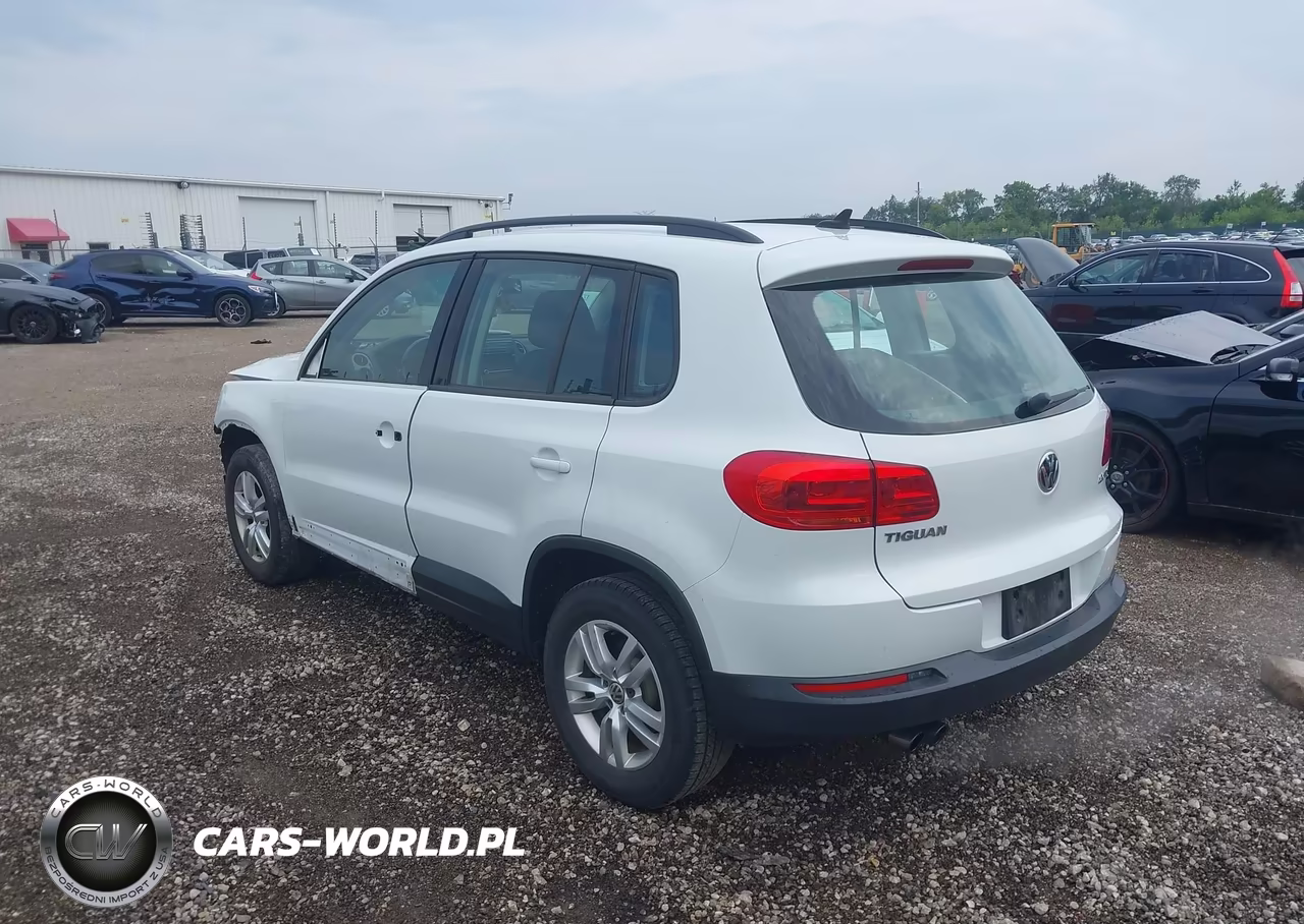 2015 Volkswagen Tiguan S VIN:WVGAV7AX5FW582818 - 3