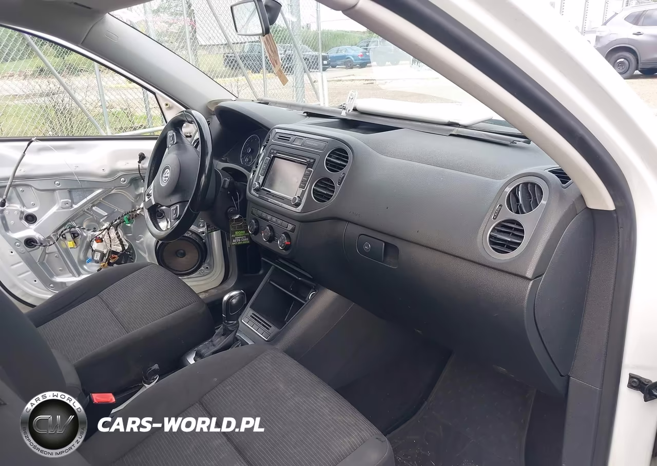2015 Volkswagen Tiguan S VIN:WVGAV7AX5FW582818 - 5