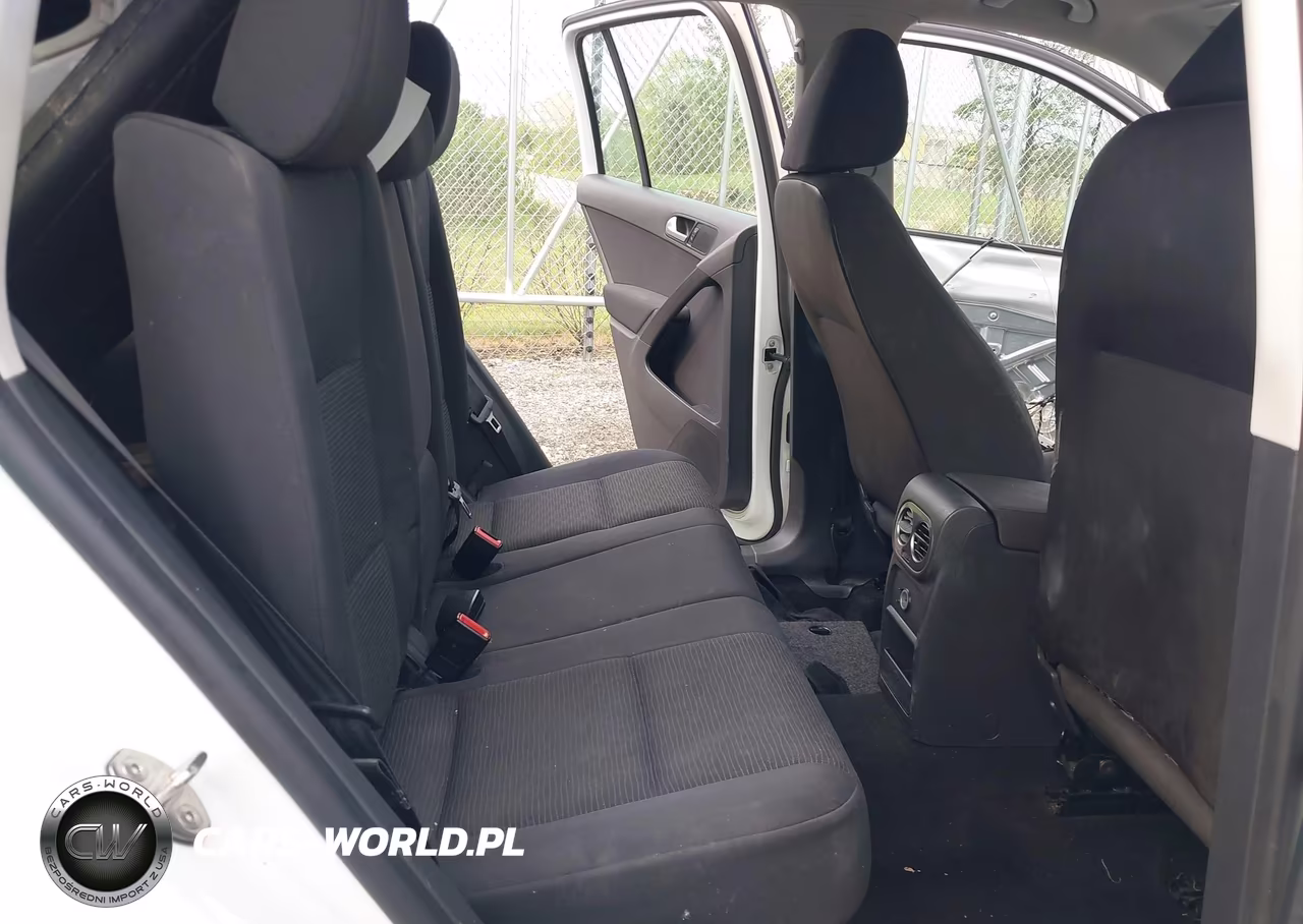 2015 Volkswagen Tiguan S VIN:WVGAV7AX5FW582818 - 8