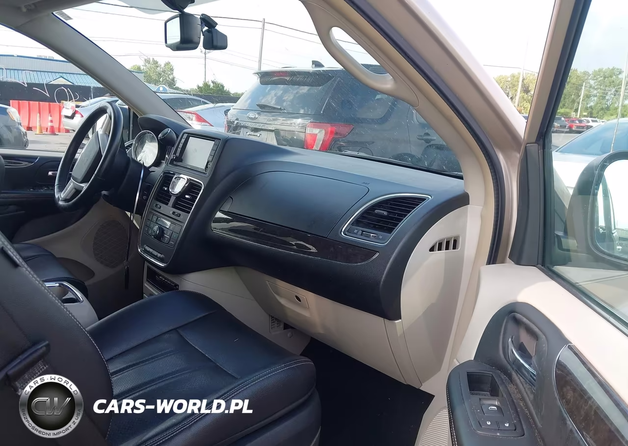 2014 Chrysler Town & Country Touring-L VIN:2C4RC1CG9ER284982 - 5