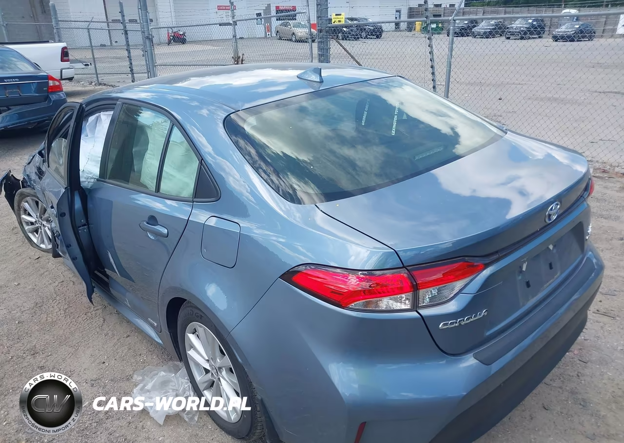 2025 Toyota Corolla Hybrid Le VIN:JTDBDMHE4S3020449 - 3