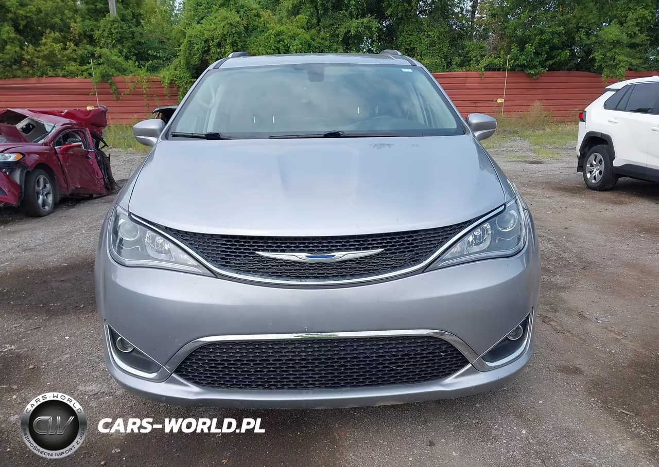 2018 Chrysler Pacifica Touring L Plus VIN:2C4RC1EG9JR188583 - 12