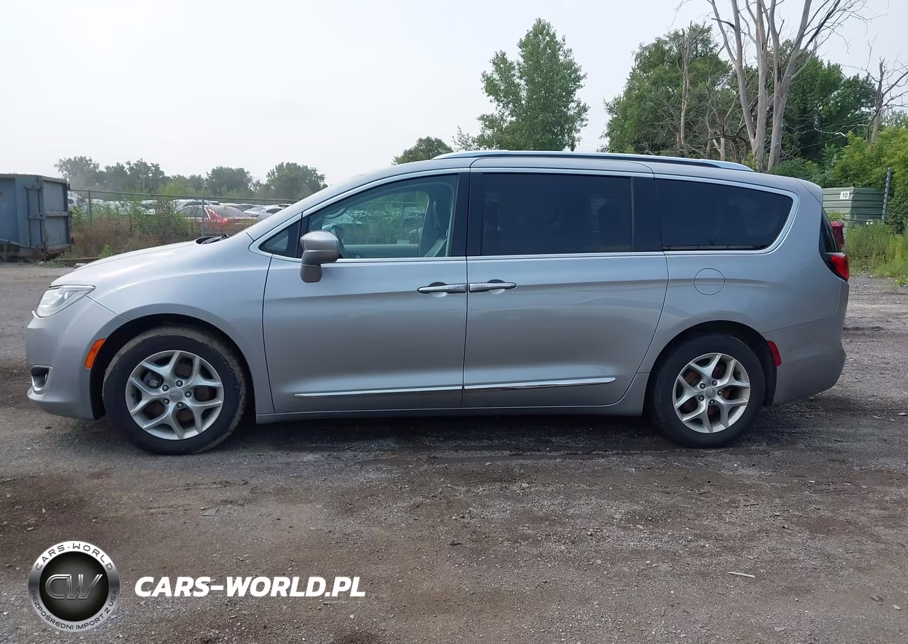 2018 Chrysler Pacifica Touring L Plus VIN:2C4RC1EG9JR188583 - 14