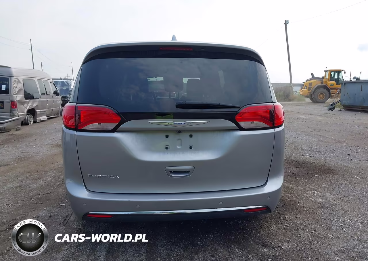 2018 Chrysler Pacifica Touring L Plus VIN:2C4RC1EG9JR188583 - 16