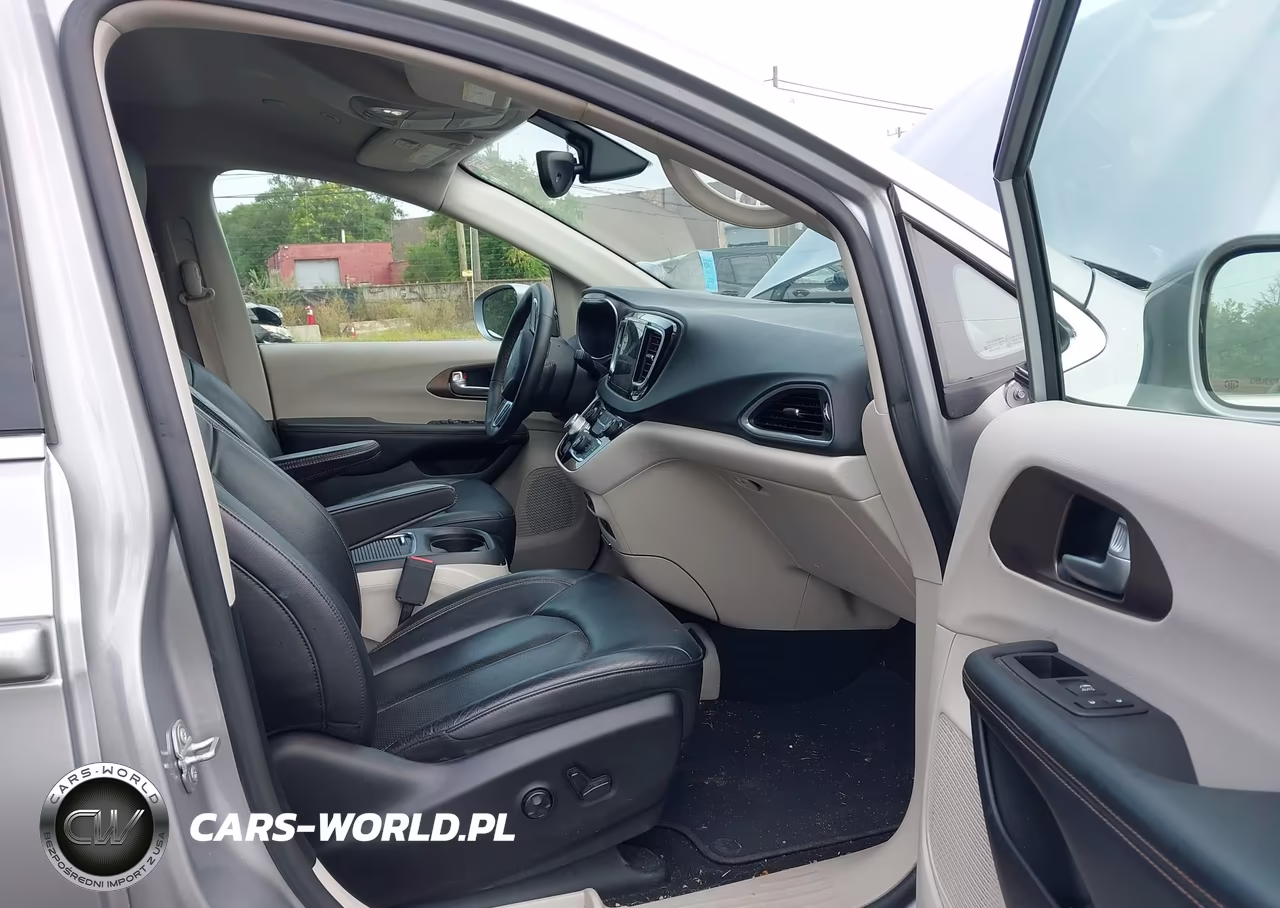 2018 Chrysler Pacifica Touring L Plus VIN:2C4RC1EG9JR188583 - 5