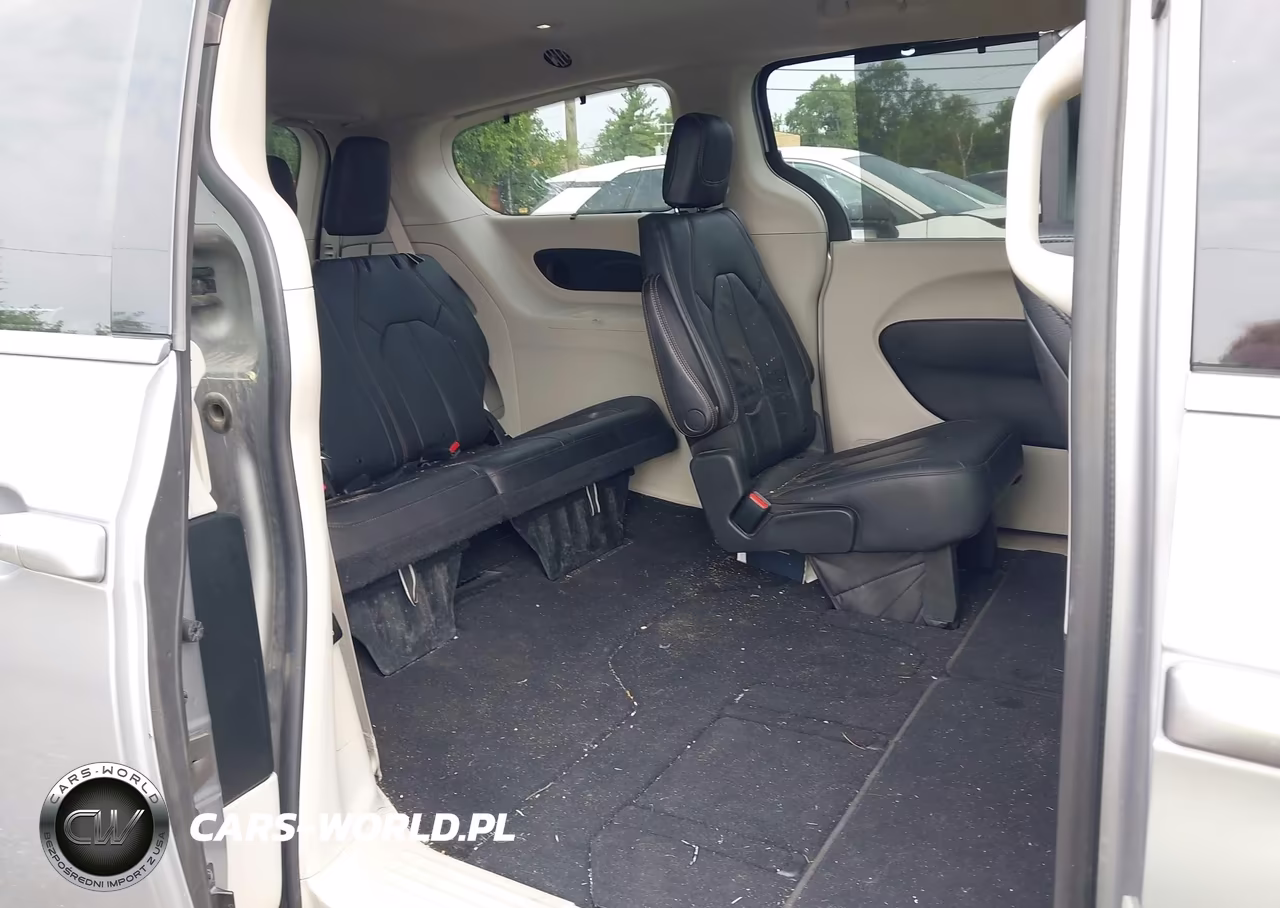2018 Chrysler Pacifica Touring L Plus VIN:2C4RC1EG9JR188583 - 8