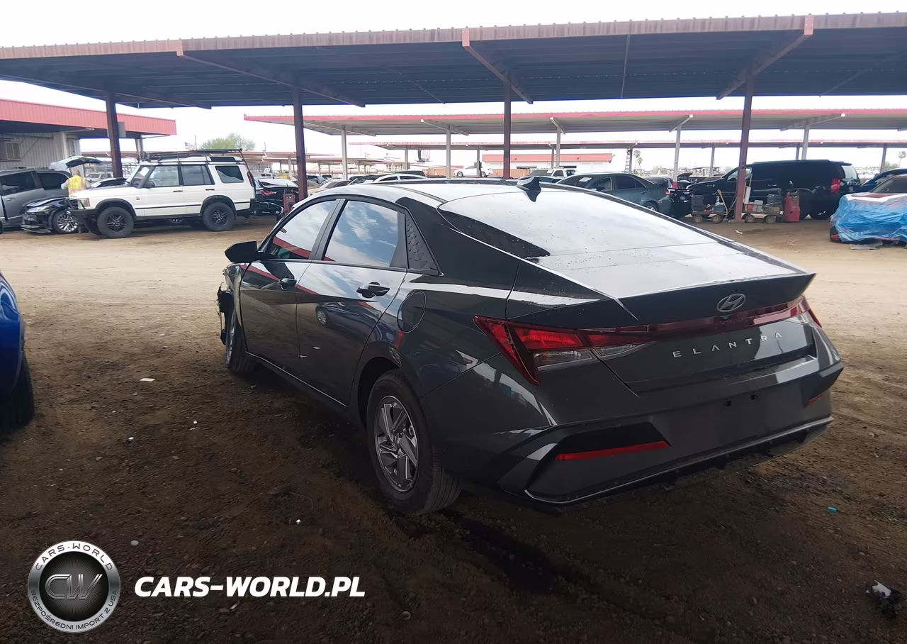 2026 Hyundai Elantra Se VIN:KMHLL4DG2TU116425 - 3