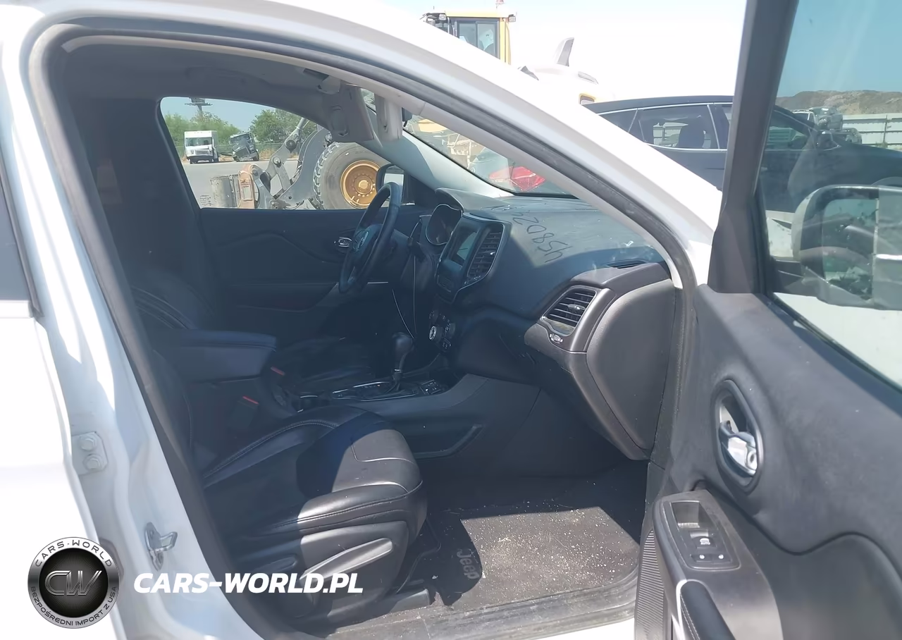 2019 Jeep Cherokee Latitude Plus Fwd VIN:1C4PJLLB6KD204100 - 5