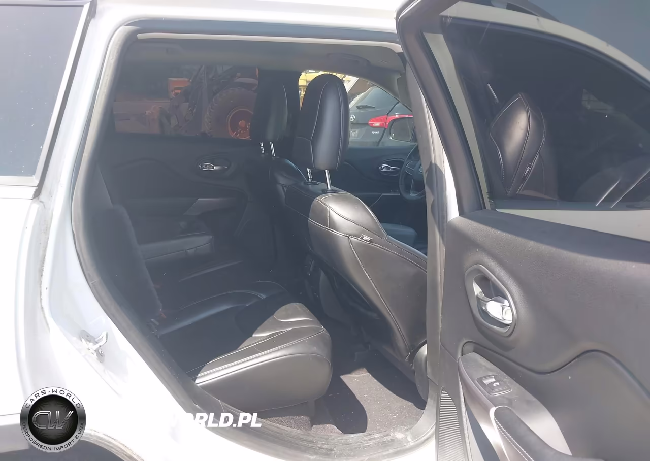 2019 Jeep Cherokee Latitude Plus Fwd VIN:1C4PJLLB6KD204100 - 8