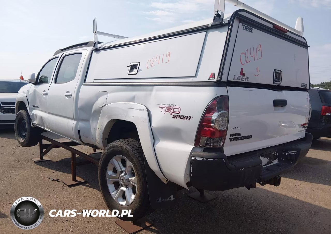 2011 Toyota Tacoma Base V6 VIN:3TMMU4FN3BM028598 - 3