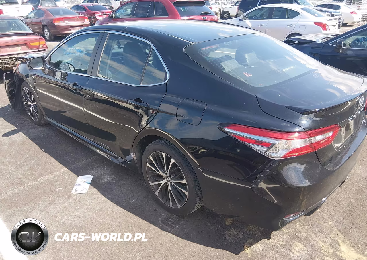 2018 Toyota Camry Se VIN:4T1B11HKXJU620443 - 3