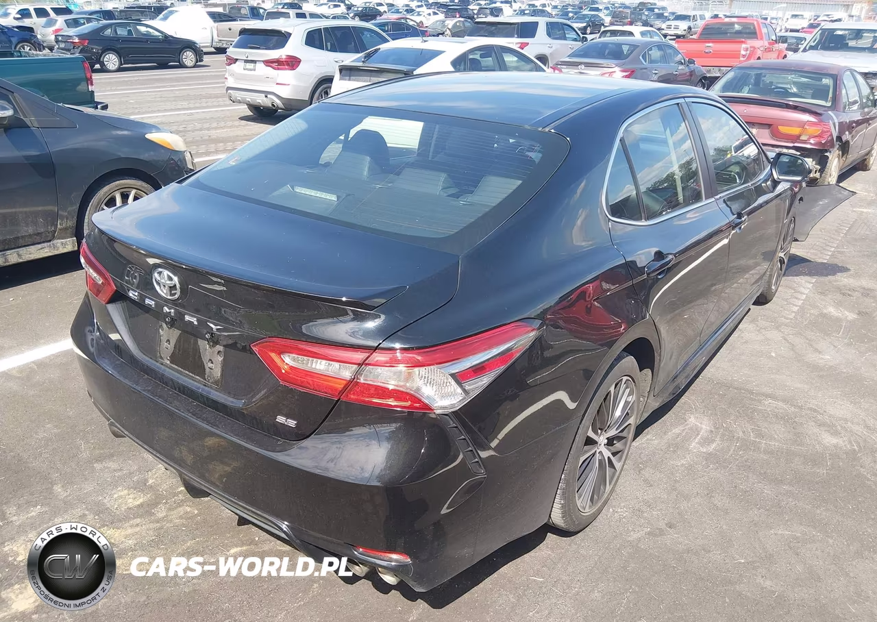 2018 Toyota Camry Se VIN:4T1B11HKXJU620443 - 4