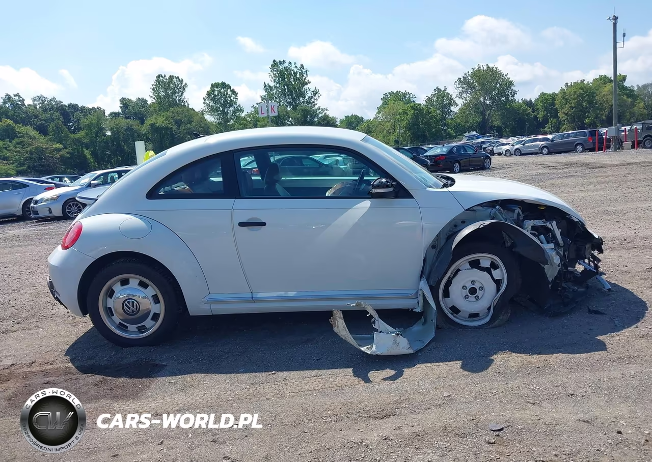 2016 Volkswagen Beetle 1.8T Classic VIN:3VWF17ATXGM634848 - 13
